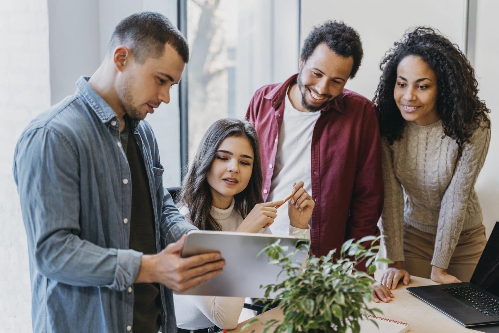 teamwork-meeting-with-business-people